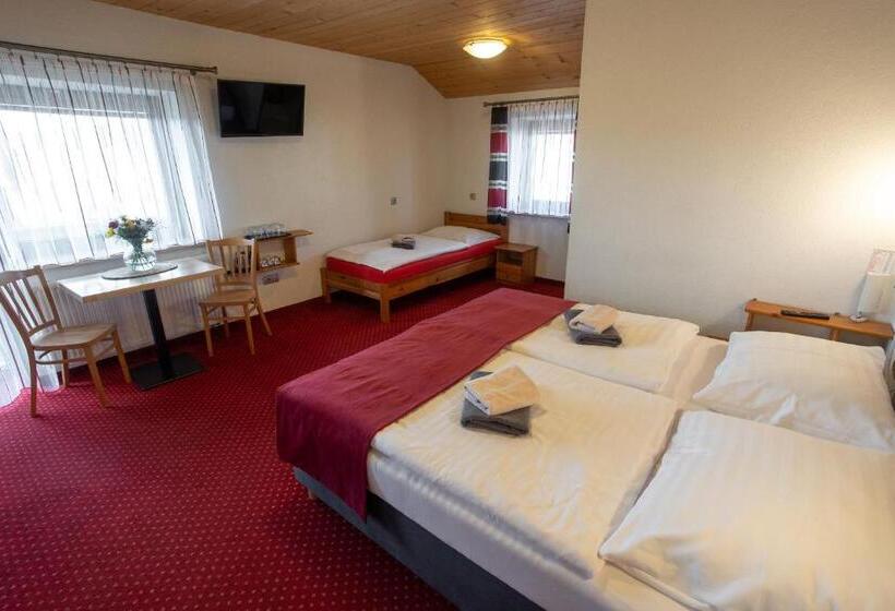Pokój Trzyosobowy Standard z Balkonem, Wellness & Restaurant U Fandy