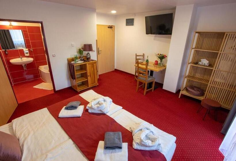 חדר דלוקס, Wellness & Restaurant U Fandy