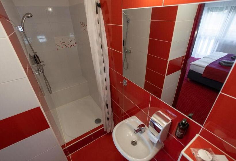 חדר סטנדרט לשלושה עם מרפסת, Wellness & Restaurant U Fandy