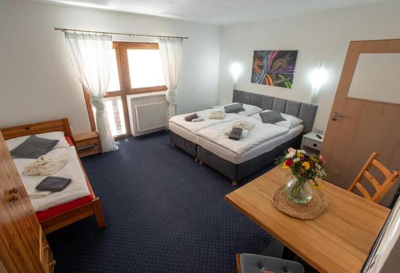 Pokój Deluxe Trzyosobowy, Wellness & Restaurant U Fandy