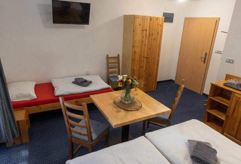 חדר סטנדרט לשלושה, Wellness & Restaurant U Fandy