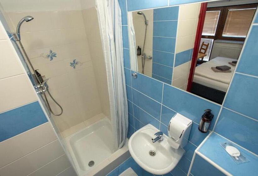 חדר סטנדרט לשלושה, Wellness & Restaurant U Fandy