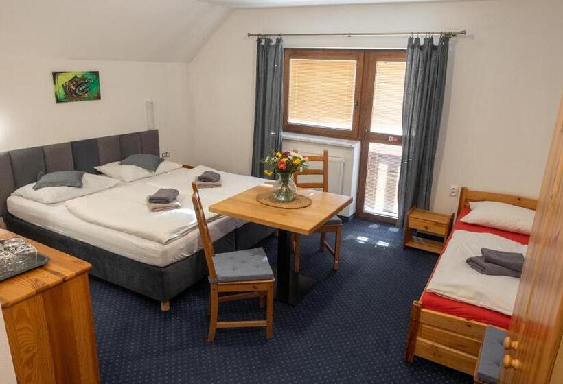 חדר סטנדרט לשלושה, Wellness & Restaurant U Fandy