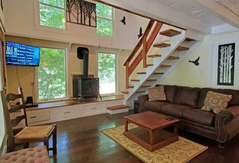 Дом 1 Спальня, Cute Cottage Above The Creek Farmhouse