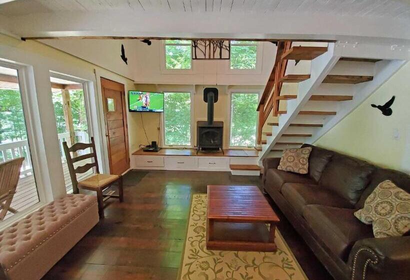 Дом 1 Спальня, Cute Cottage Above The Creek Farmhouse