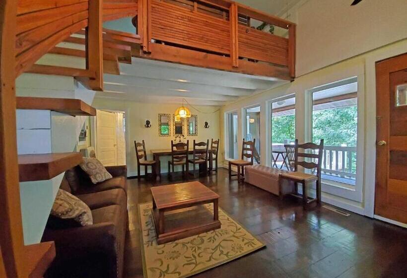 Дом 1 Спальня, Cute Cottage Above The Creek Farmhouse