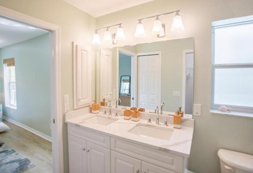 בית, חדר שינה 1, Stunning Newly Designed And Renovated Home Seconds To The Gulf Of Mexico