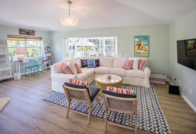 בית, חדר שינה 1, Stunning Newly Designed And Renovated Home Seconds To The Gulf Of Mexico