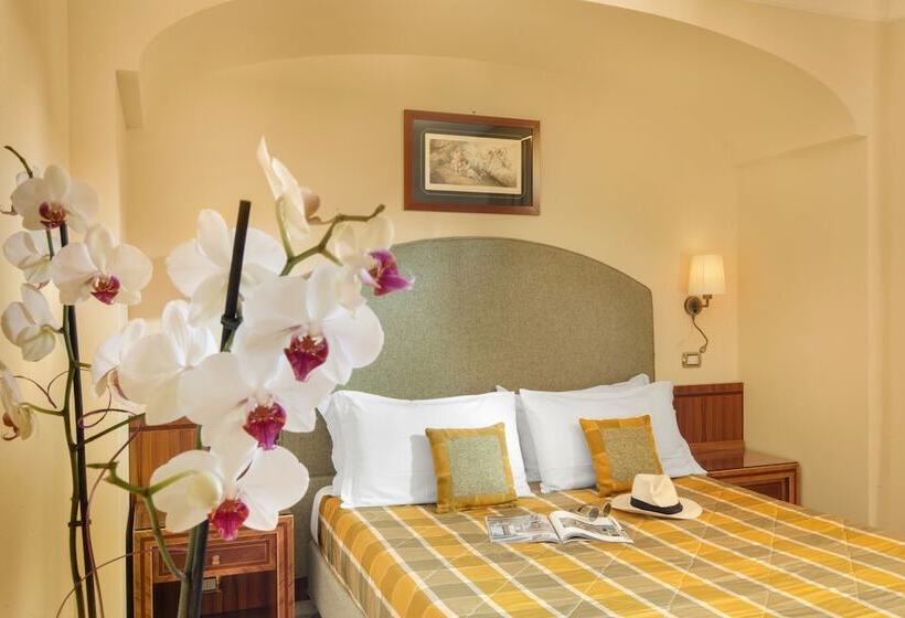 이코노미 룸, Antiche Mura