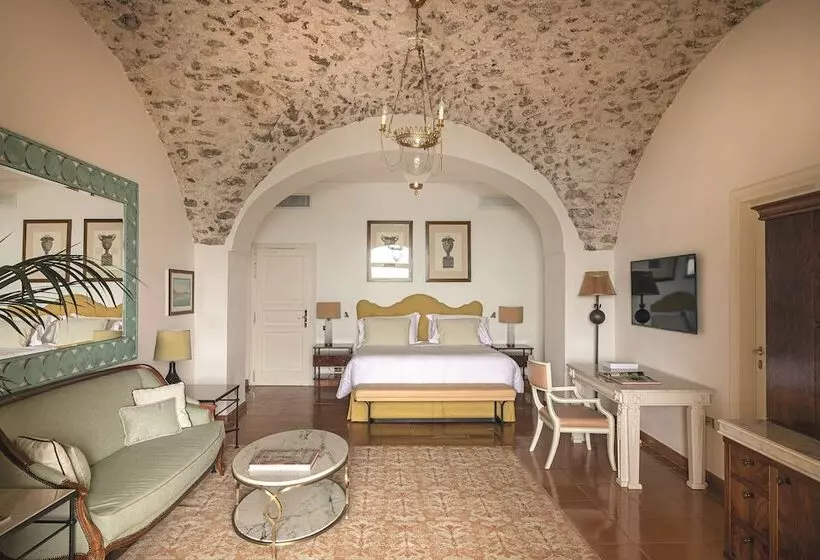 اتاق لوکس با بالکن و چشم‌انداز دریا, Caruso, A Belmond Hotel, Amalfi Coast