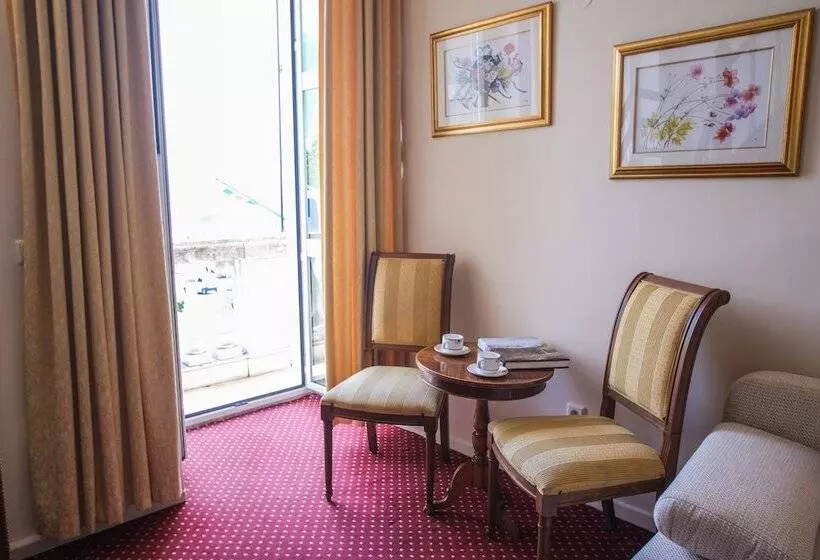 Chambre Familiale, Cavalieri