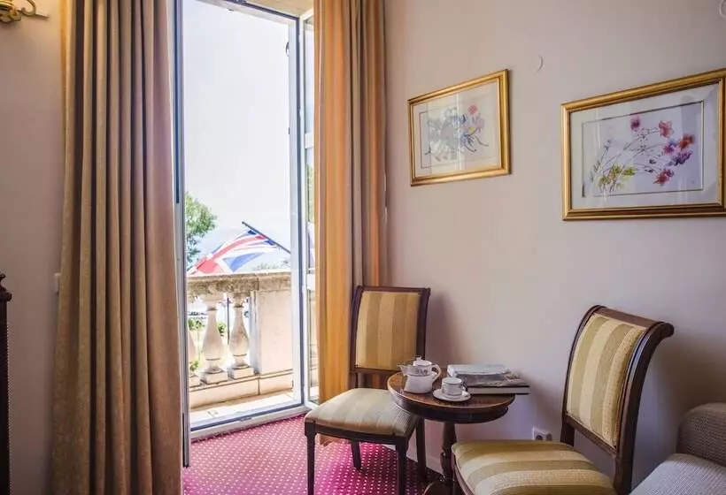 Chambre Familiale, Cavalieri