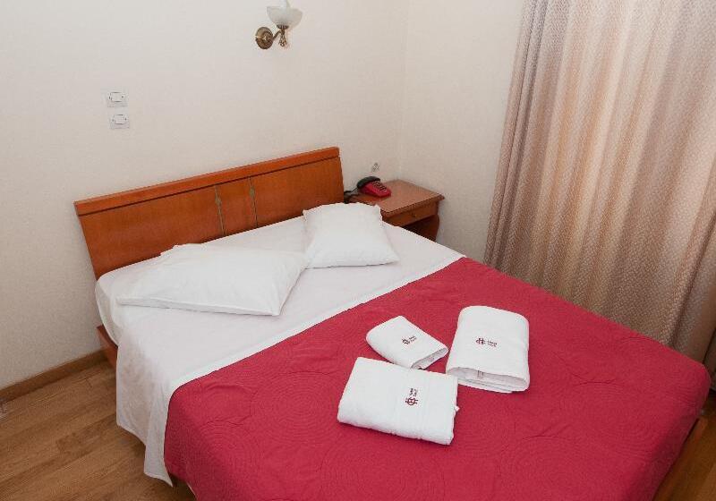Chambre Standard Individuelle, Cecil