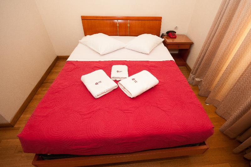 Chambre Economy, Cecil