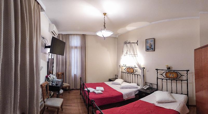 Chambre Triple Standard, Cecil