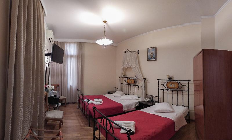 Chambre Triple Standard, Cecil
