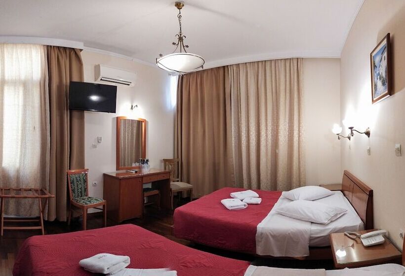 Chambre Triple Economy, Cecil