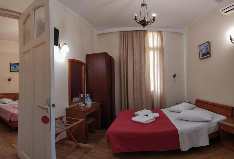 Chambre Familiale, Cecil