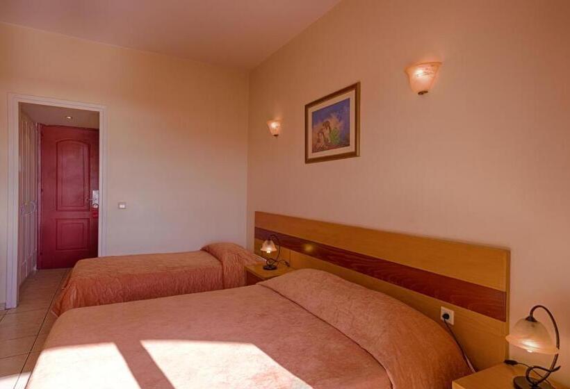 스탠다드 트리플 룸, Corfu Hellinis