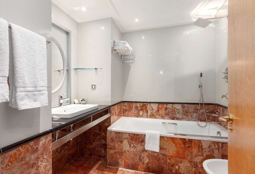 Superior Room, Courthouse Hotel London