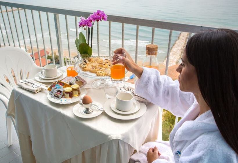 Triple Room Sea View, Hermitage