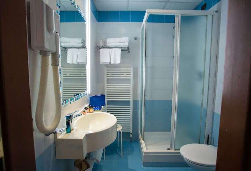 带海景标准四人间, Hermitage