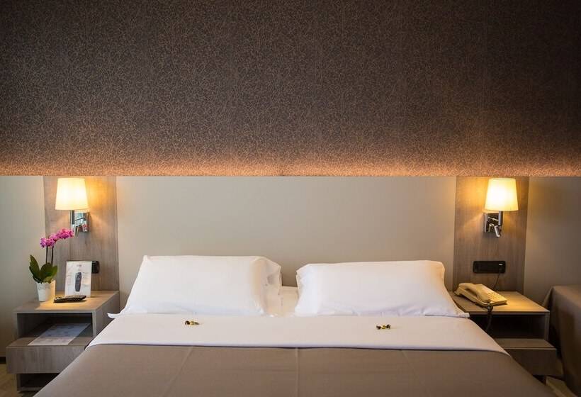 带海景标准四人间, Hermitage