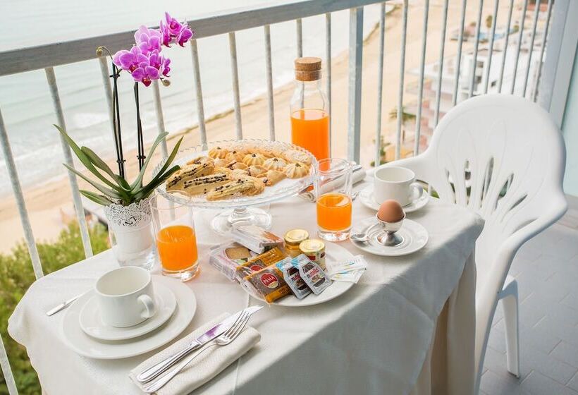 带海景标准四人间, Hermitage