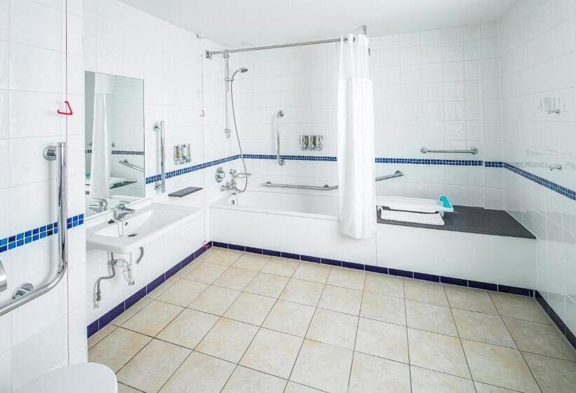 Номер Стандарт Адаптированный для Инвалидов, Holiday Inn Hull Marina, An Ihg