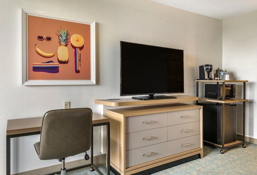 스탠다드 룸 더블 침대, Holiday Inn Orlando – Disney Springs™ Area, An Ihg
