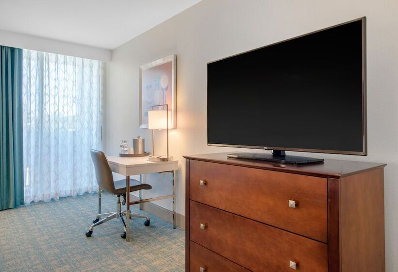 스탠다드 룸 더블 침대, Holiday Inn Orlando – Disney Springs™ Area, An Ihg