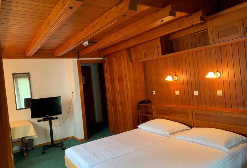 غرفة عائلية, Hôtel Ecureuil Villars