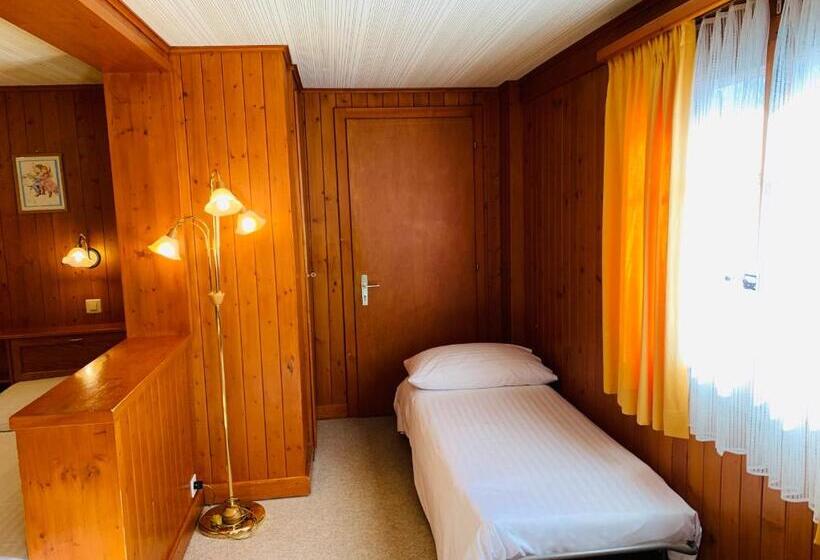 غرفة قياسية ثلاثية, Hôtel Ecureuil Villars