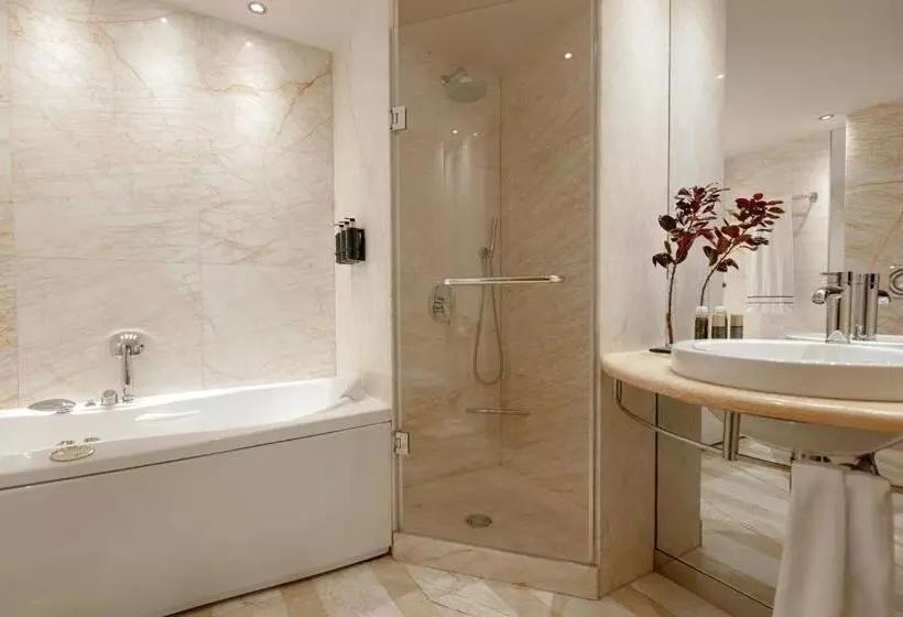 سوییت جونیور اجرایی, Melia Athens