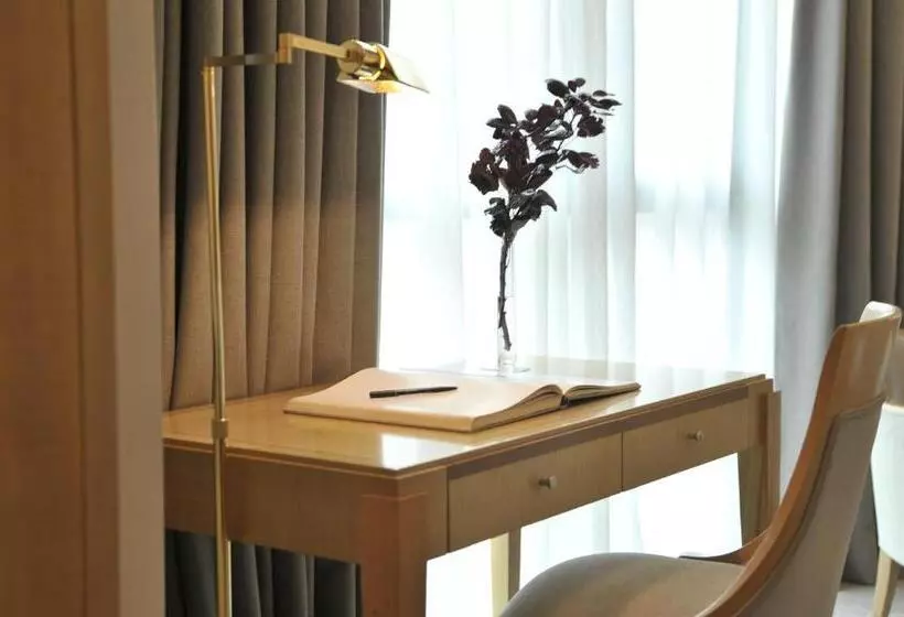 سوییت جونیور اجرایی, Melia Athens