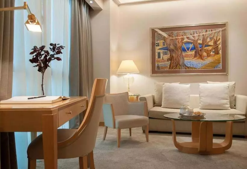 سوییت جونیور اجرایی, Melia Athens