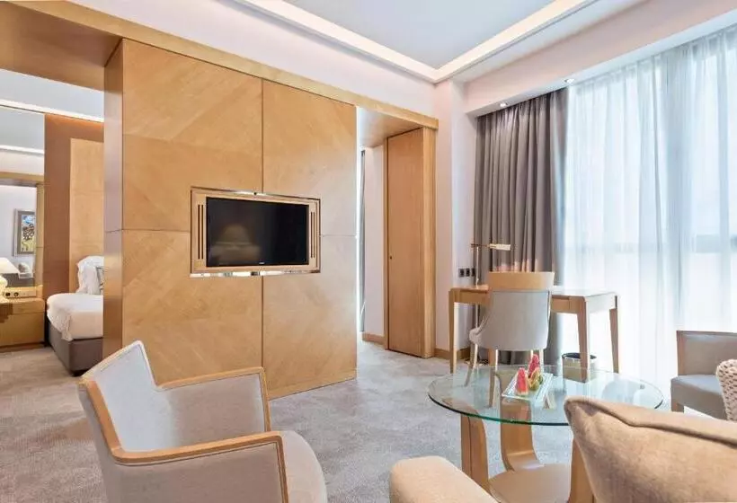سوییت جونیور اجرایی, Melia Athens