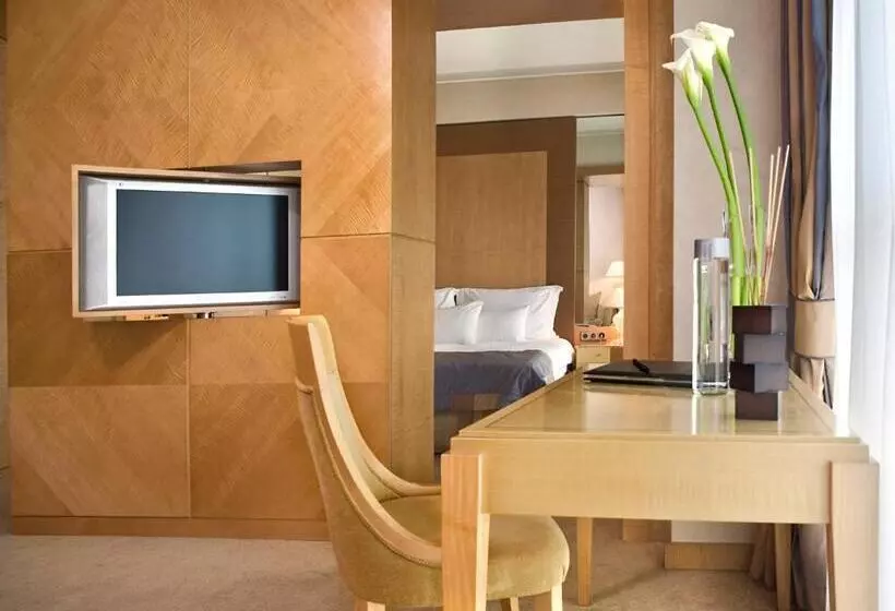 سوییت جونیور اجرایی, Melia Athens