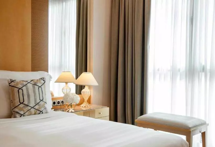 سوییت جونیور اجرایی, Melia Athens