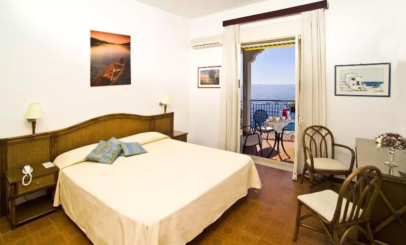 Triple Room Sea View, Park Hotel Silemi