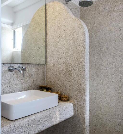 غرفة عائلية, Pelican Bay