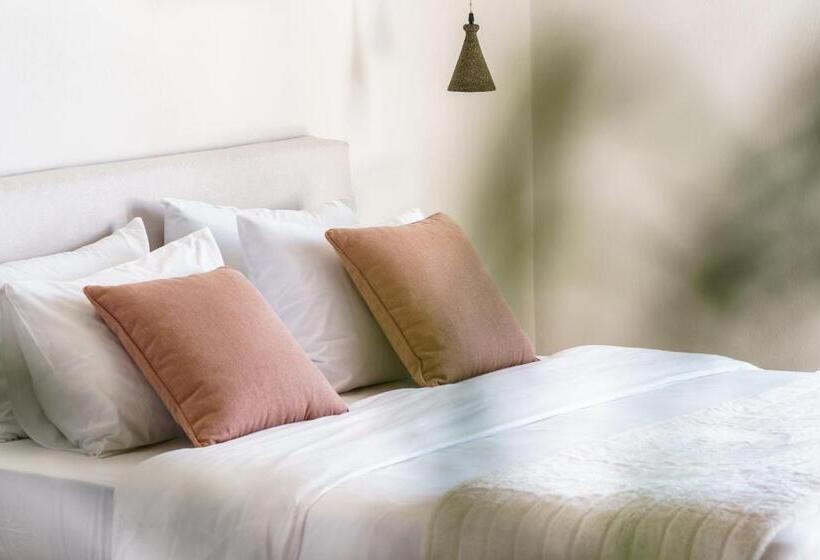 جناح جونيور, Pelican Bay