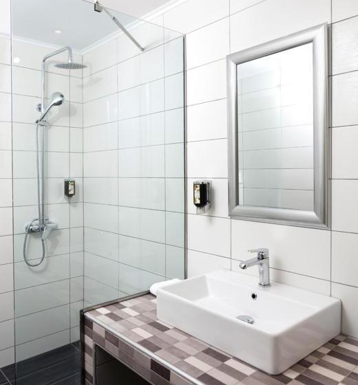 חדר משפחתי, Petrino Eco Village