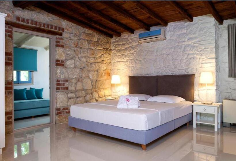 חדר משפחתי, Petrino Eco Village