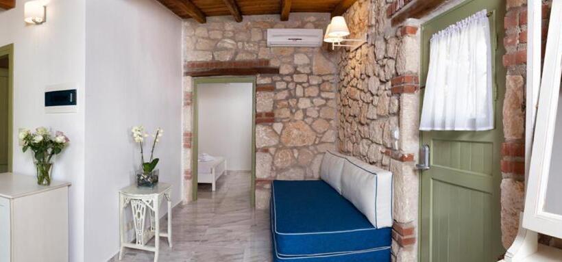 חדר משפחתי, Petrino Eco Village