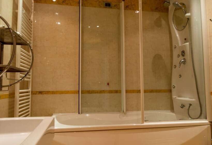 اتاق استاندارد سه نفره, Planet