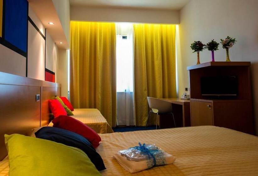 اتاق استاندارد سه نفره, Planet