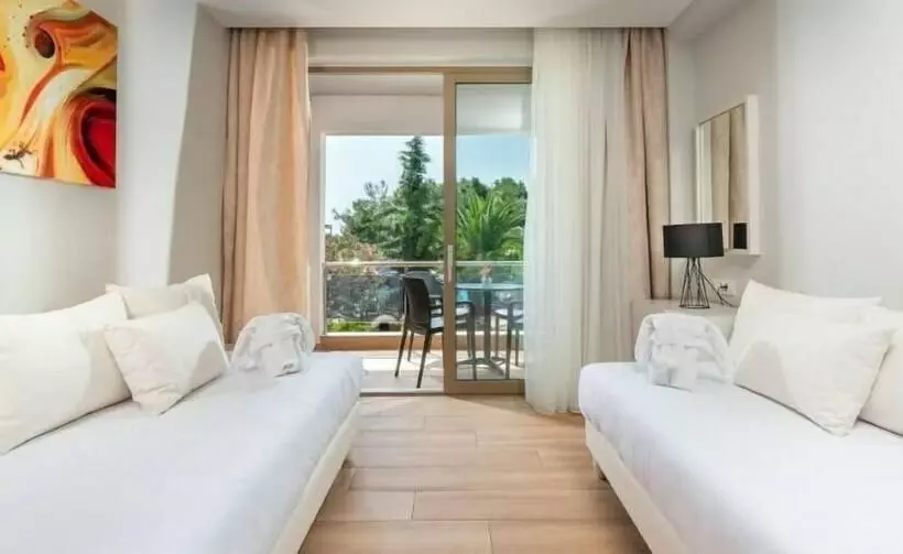 庭の見えるジュニアスイート, Poseidon Resort