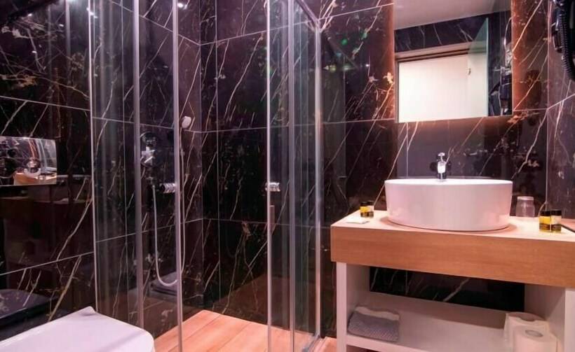 جناح جونيور مطل على الحديقة, Poseidon Resort