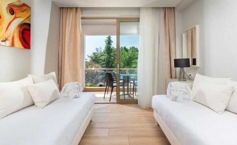 جناح جونيور مطل على الحديقة, Poseidon Resort